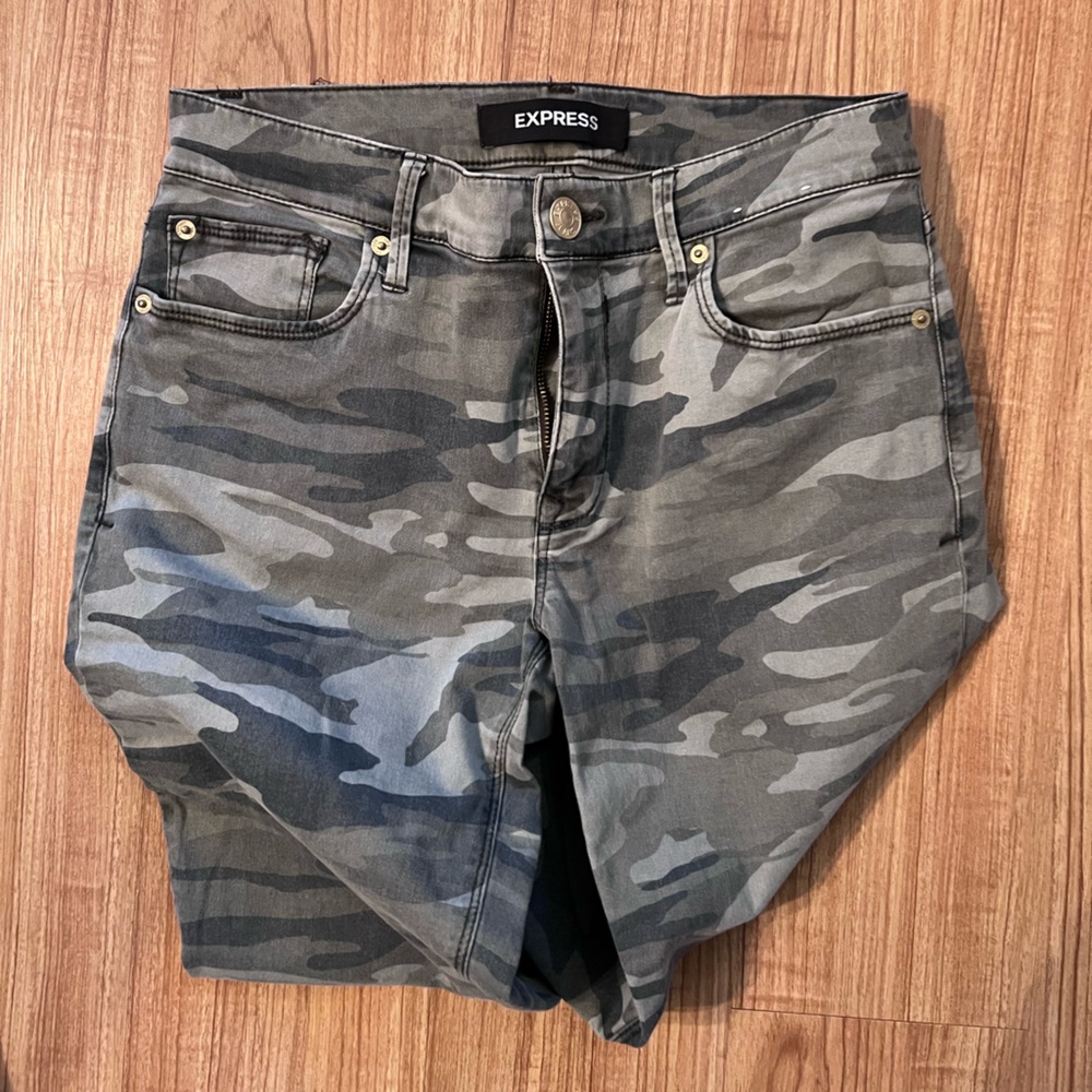 EXPRESS Ankle Legging.